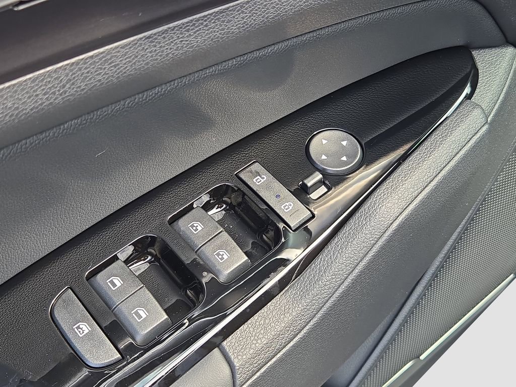 Certified 2025 Kia Sportage EX w/ Premium Package image 17