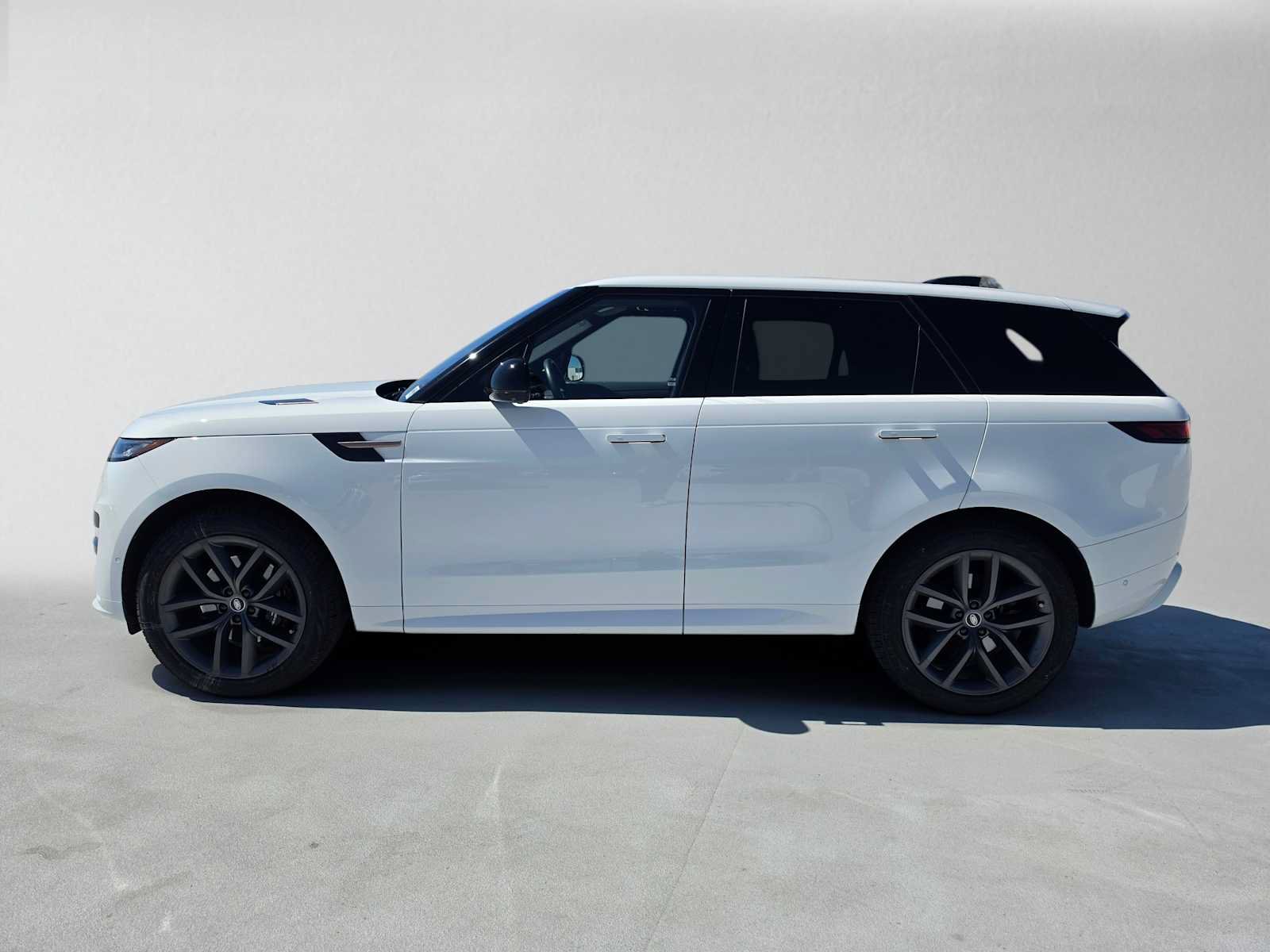 Used 2023 Land Rover Range Rover Sport SE Dynamic AWD/4WD image 2