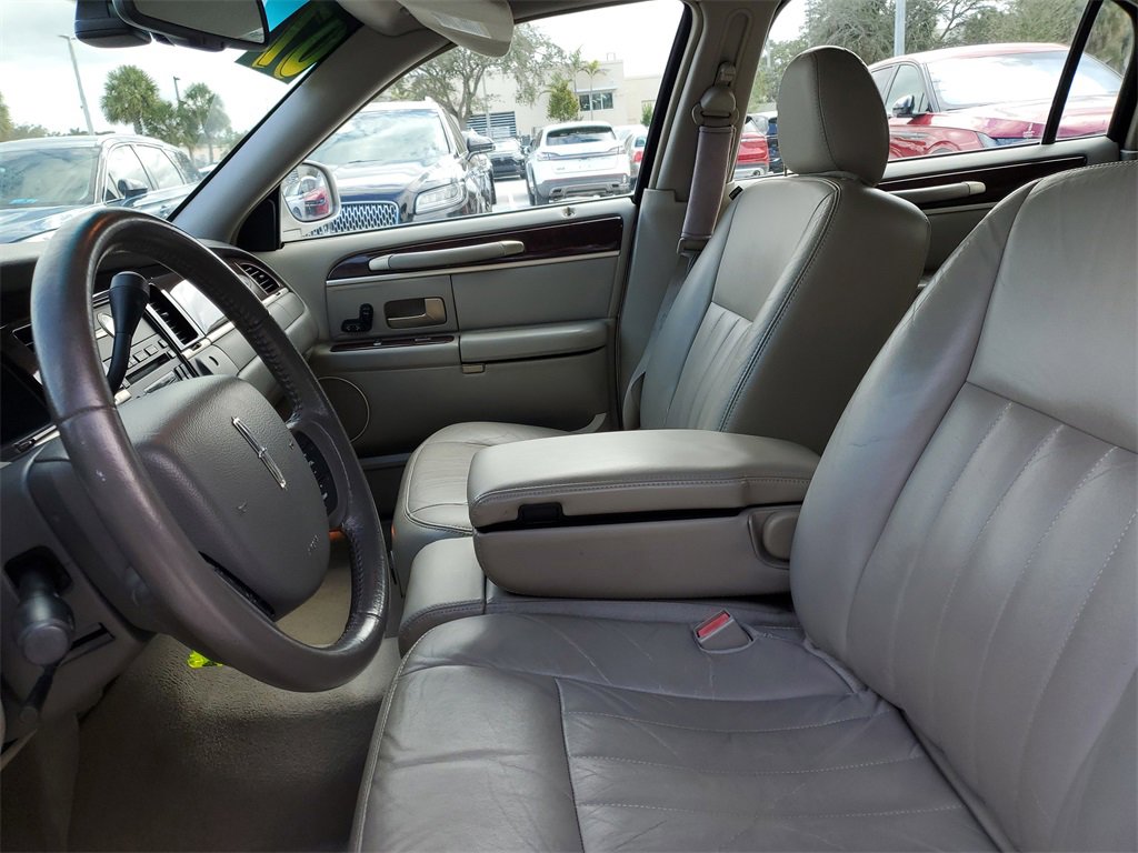 Used 2007 Lincoln Town Car Signature image 19