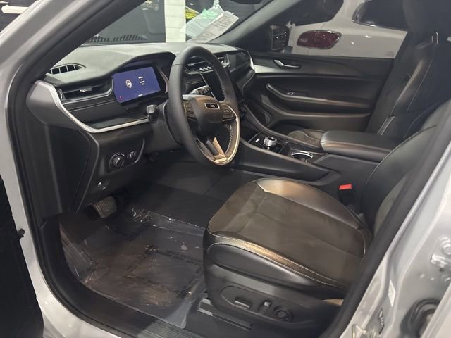 Used 2024 Jeep Grand Cherokee Altitude AWD/4WD image 14