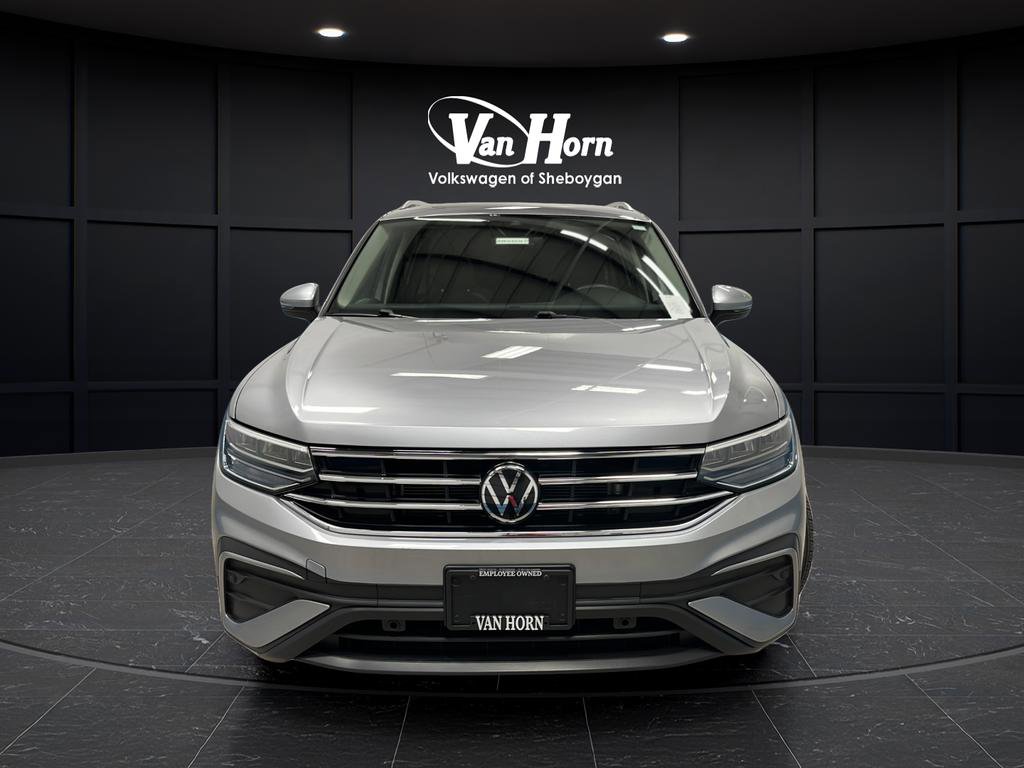Used 2024 Volkswagen Tiguan SE AWD/4WD image 2