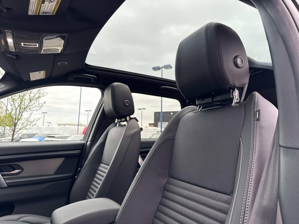 New 2026 Land Rover Discovery Sport Landmark image 21
