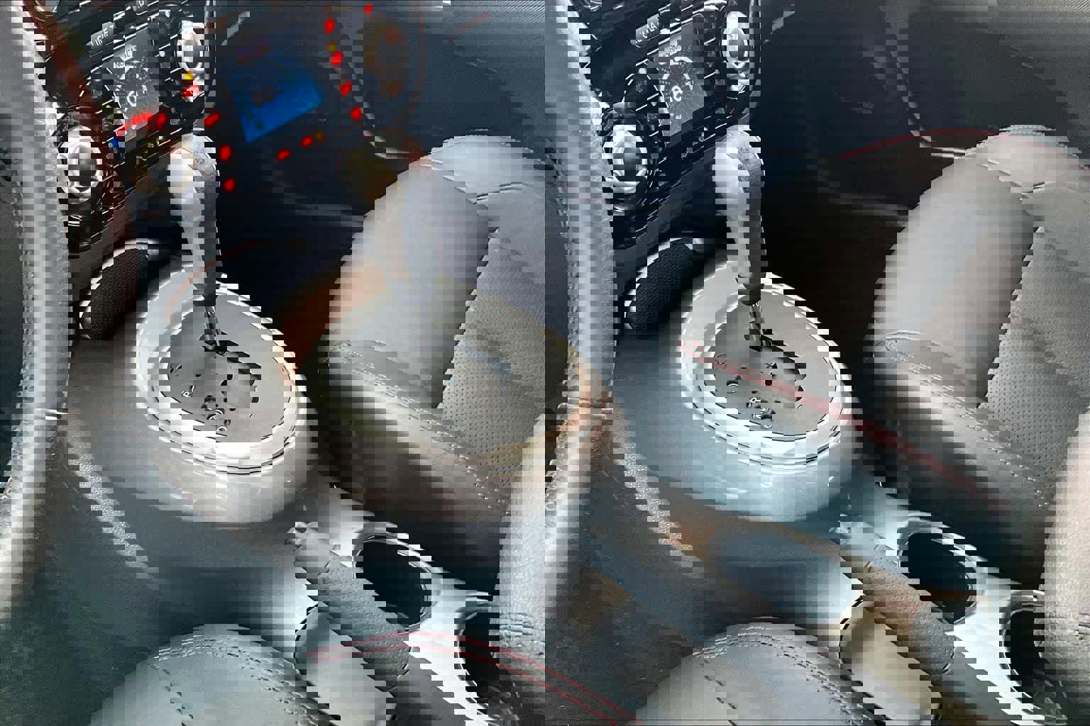 Used 2016 Nissan Juke SL FWD image 17