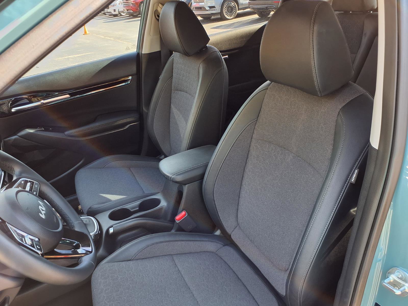 Used 2025 Kia Seltos S image 12