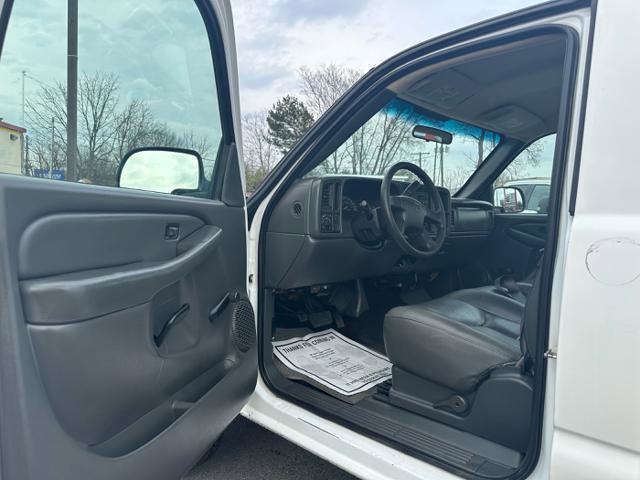 Used 2006 GMC Sierra 2500 W/T w/ Heavy-Duty Power Package image 11