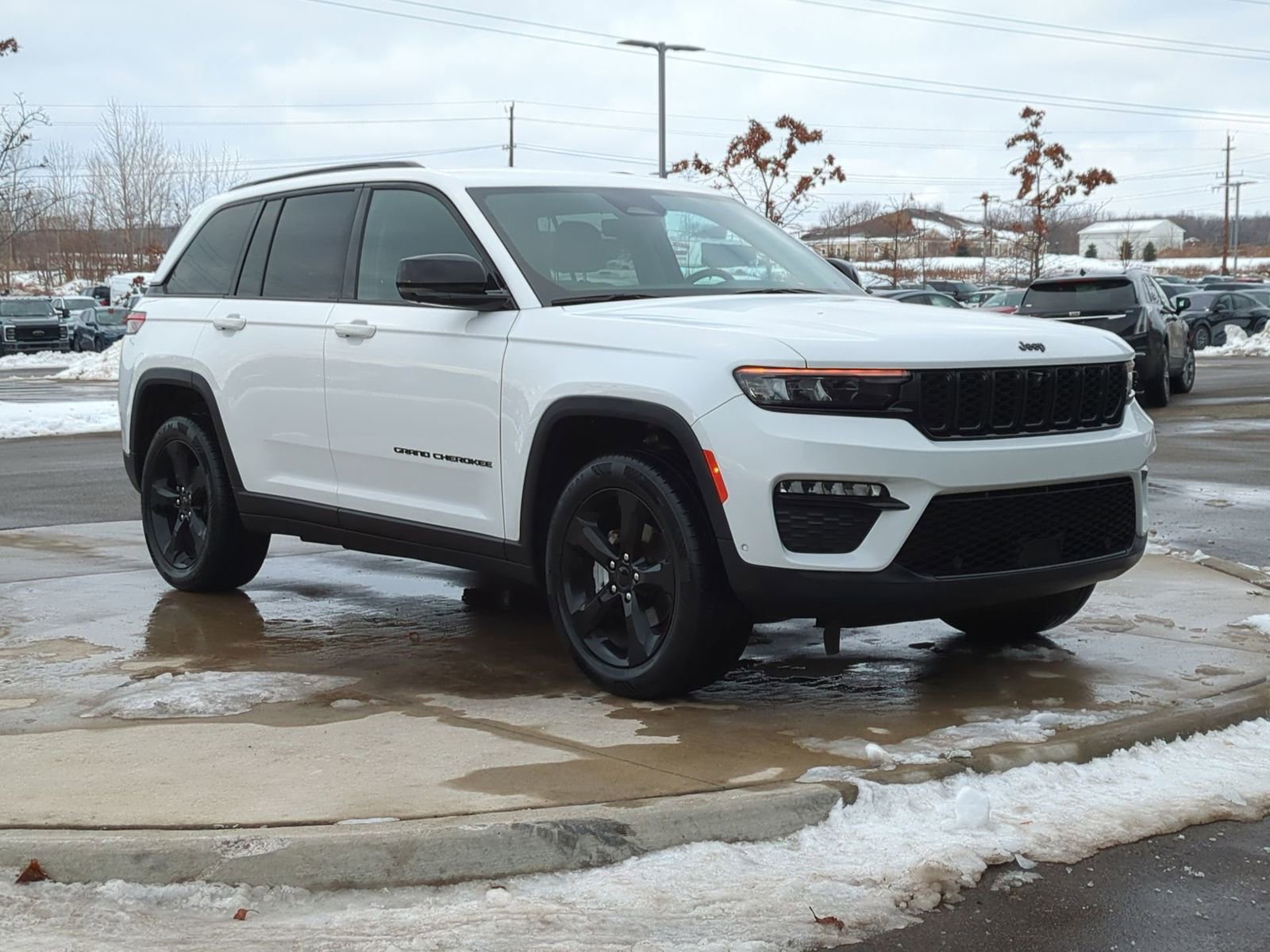 Used 2023 Jeep Grand Cherokee Limited w/ Luxury Tech Group II image 10