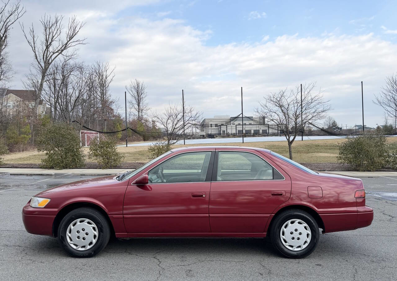 Used 1998 Toyota Camry LE FWD image 2