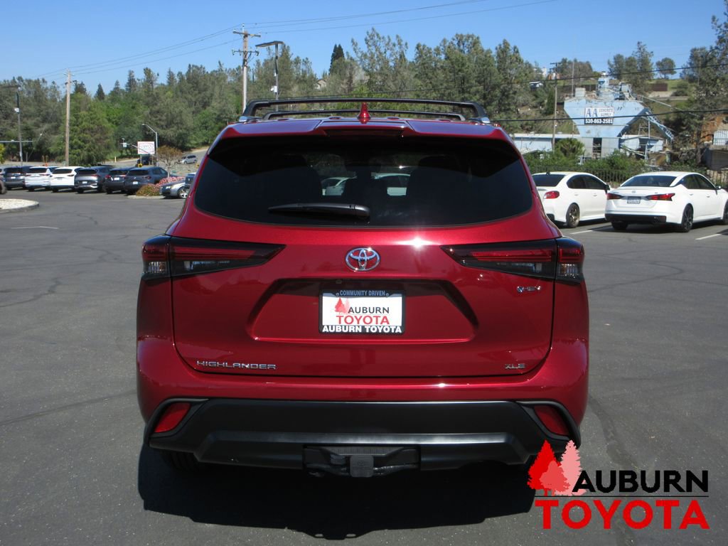 New 2026 Toyota Highlander XLE image 3