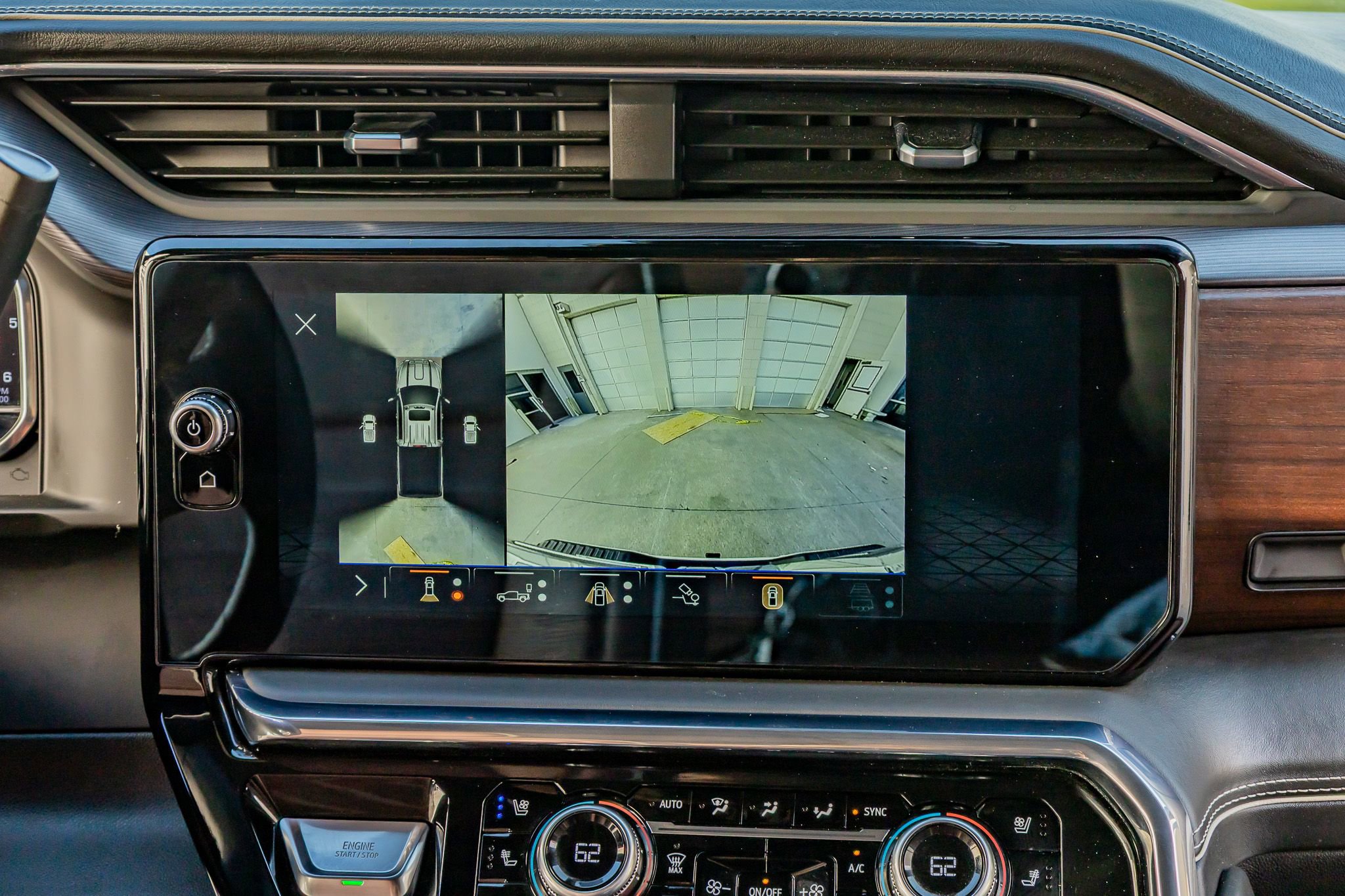 Used 2025 GMC Sierra 2500 Denali Ultimate image 25