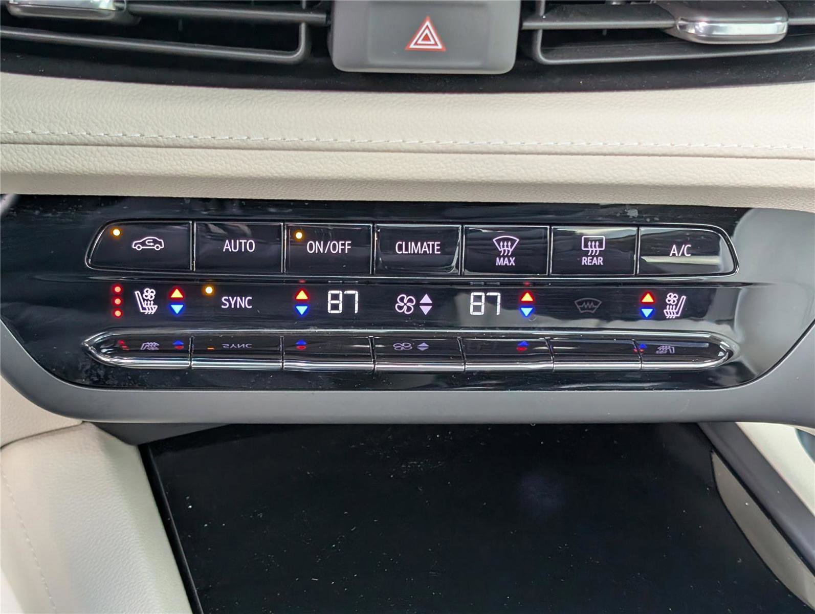 Used 2023 Buick Envision Avenir image 31