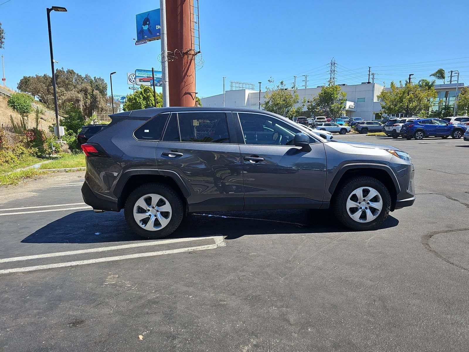 Used 2023 Toyota RAV4 LE AWD/4WD image 8