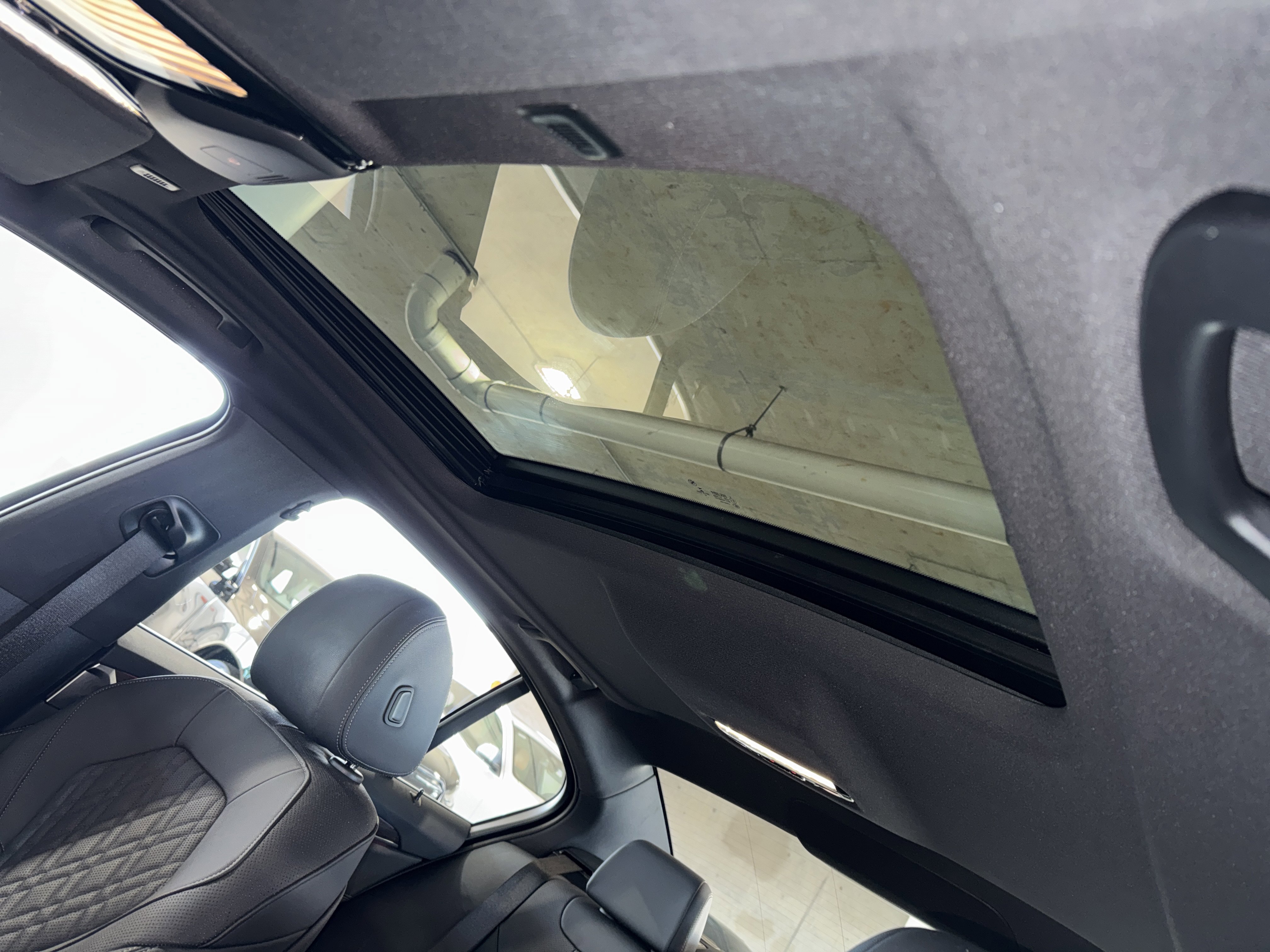 Used 2023 BMW 540i w/ Premium Package image 29