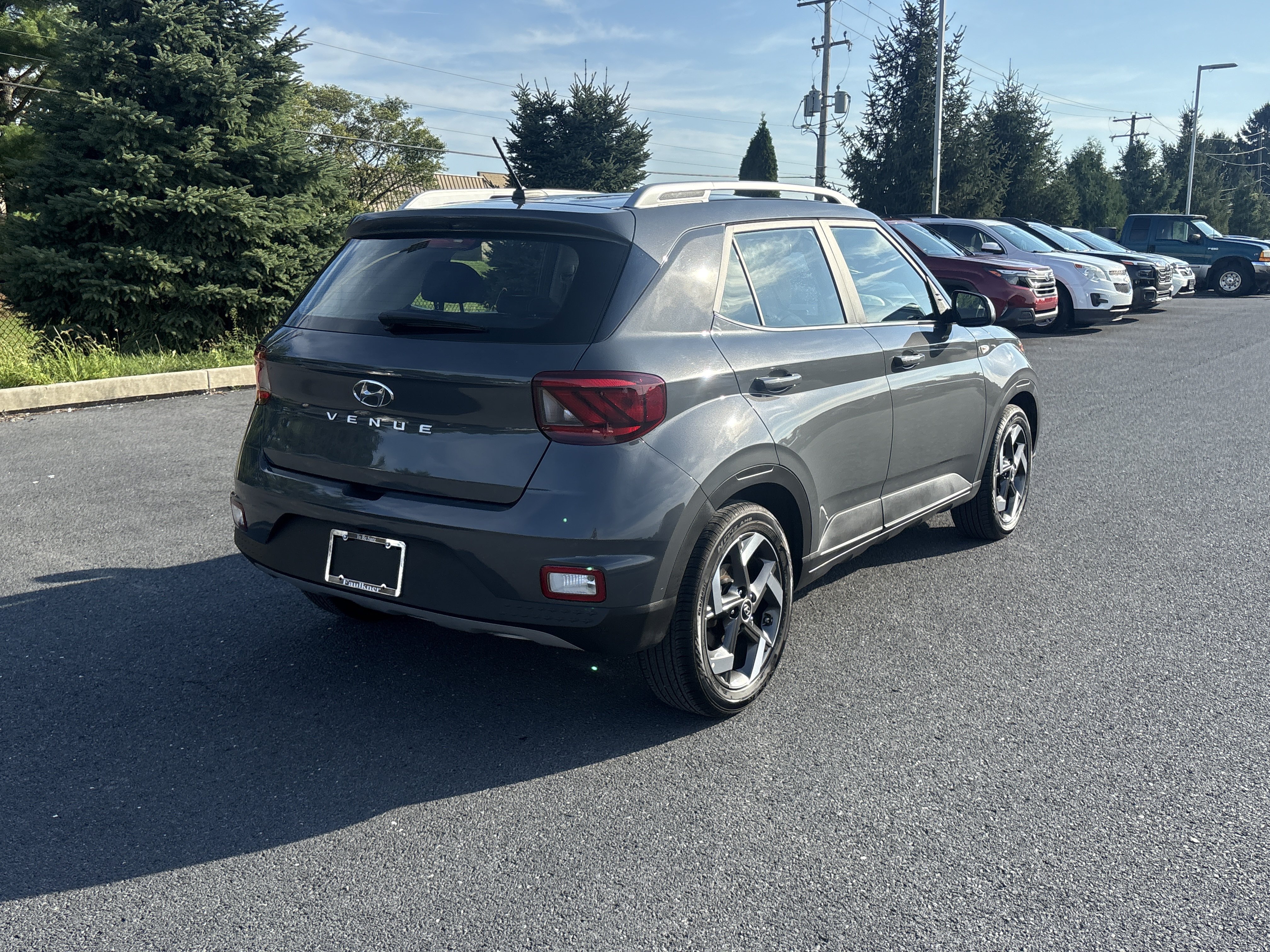 Used 2025 Hyundai Venue SEL FWD image 19