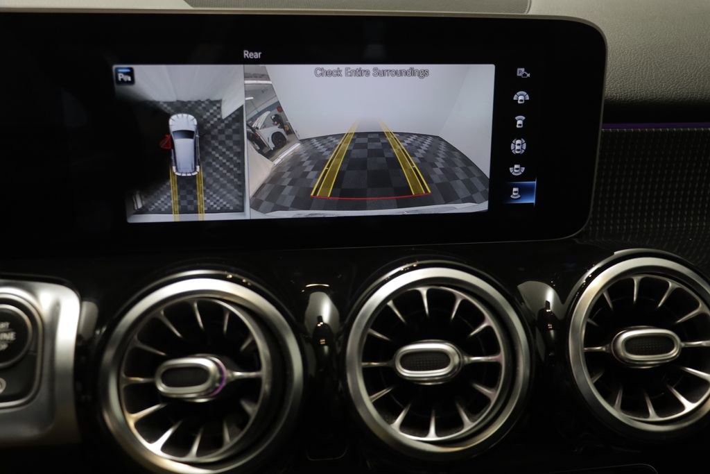 Used 2021 Mercedes-Benz GLB 250 4MATIC image 9