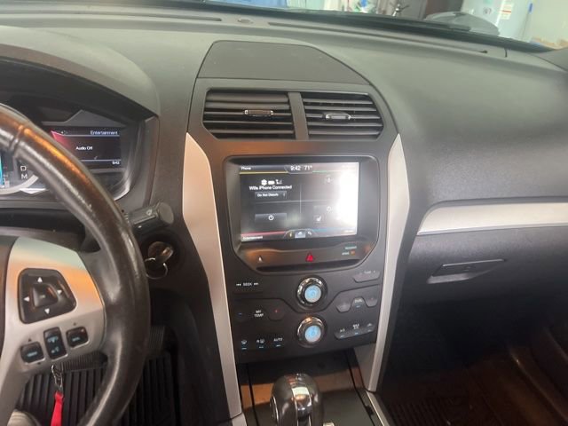 Used 2014 Ford Explorer XLT w/ Equipment Group 202A AWD/4WD image 7