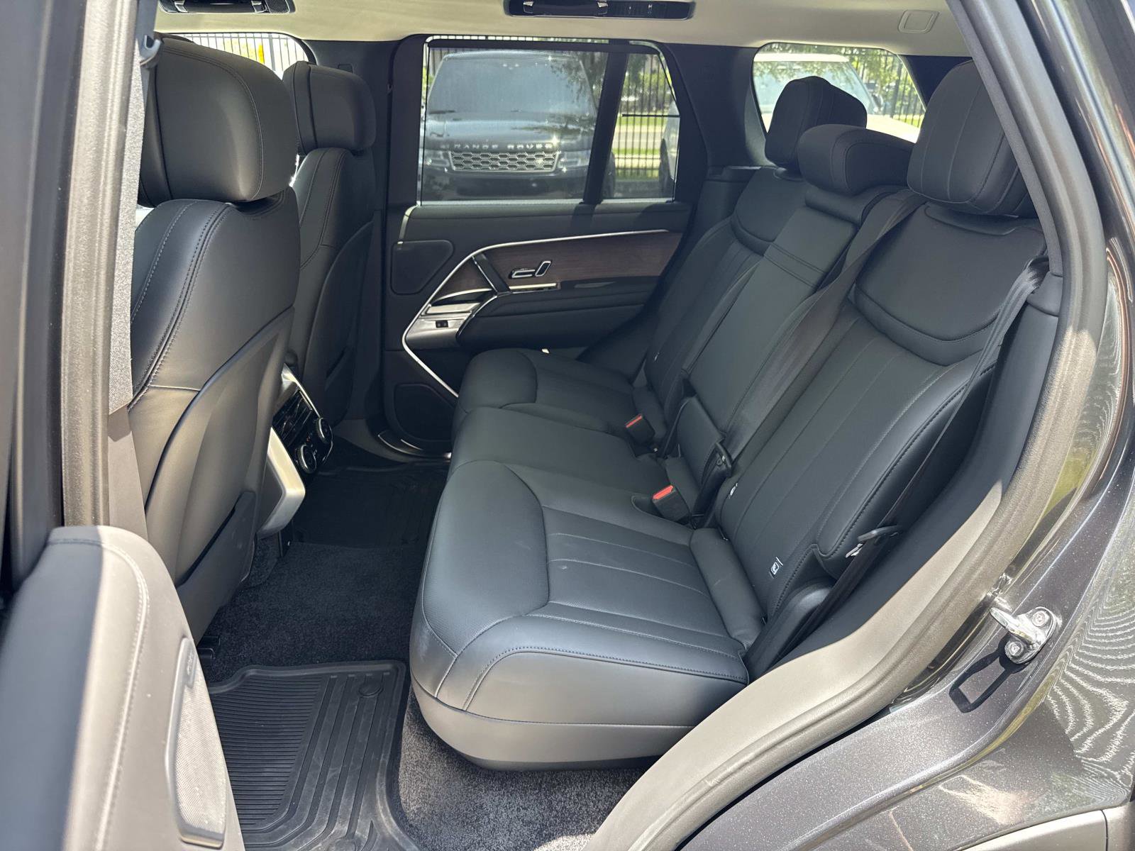 Certified 2025 Land Rover Range Rover SE AWD/4WD image 14