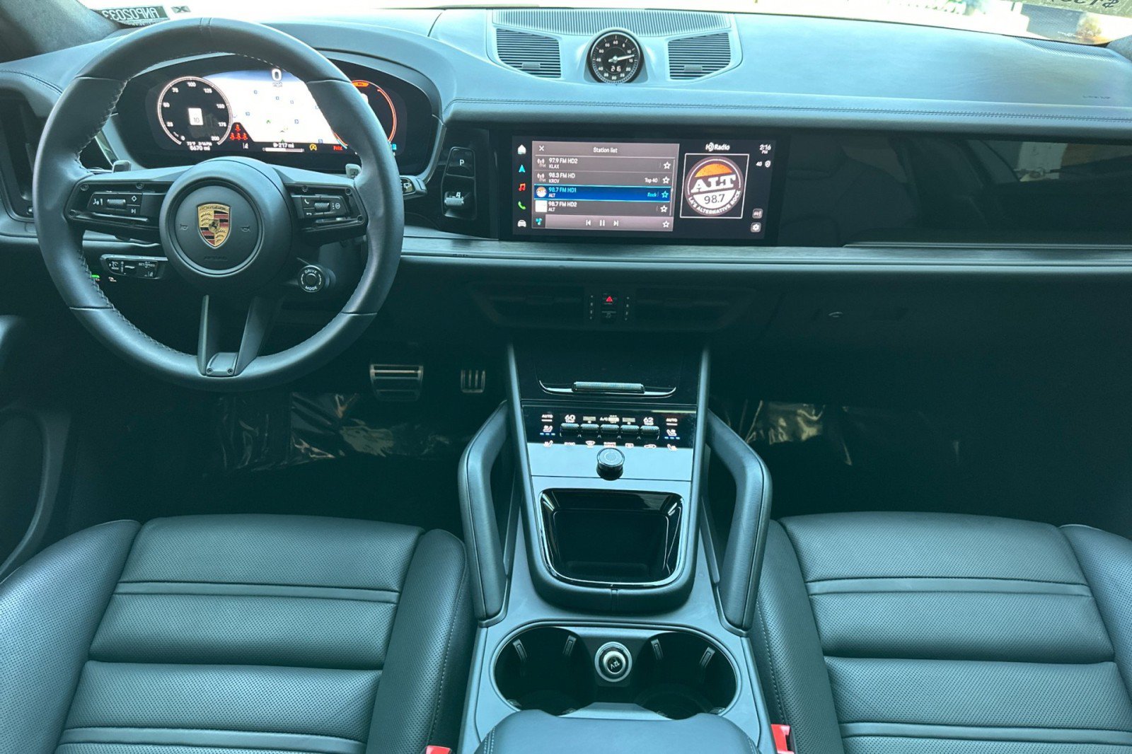 Certified 2025 Porsche Cayenne GTS AWD/4WD image 6