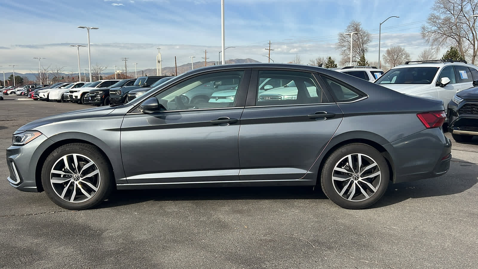 Certified 2025 Volkswagen Jetta SE image 8