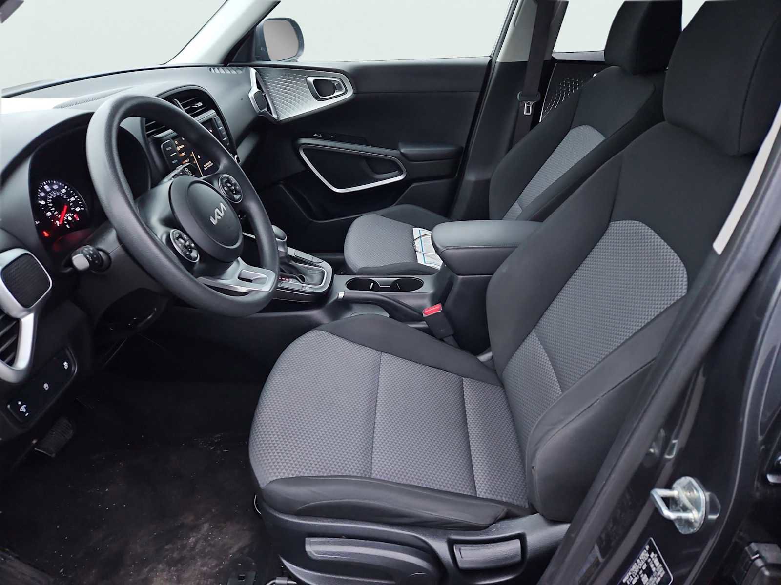 Used 2022 Kia Soul LX image 25