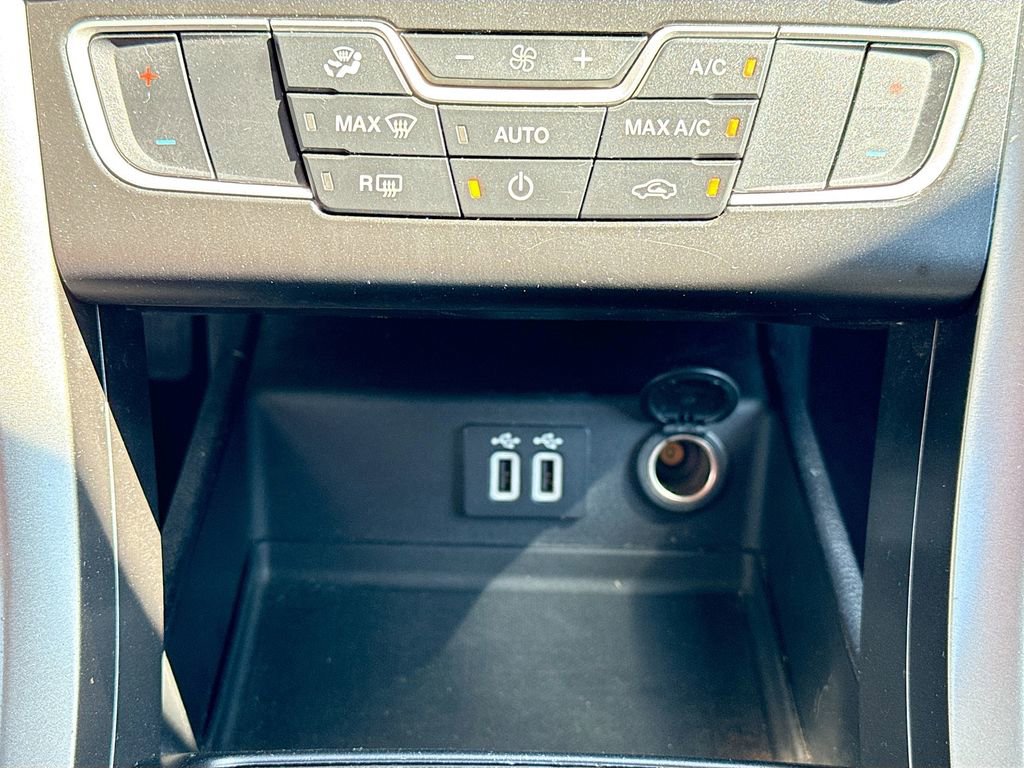Used 2020 Ford Fusion SE image 17