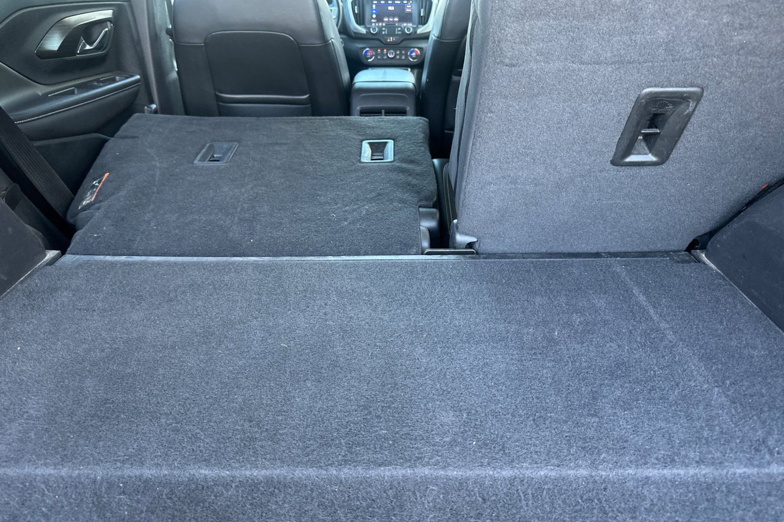 Used 2023 GMC Terrain SLT image 17