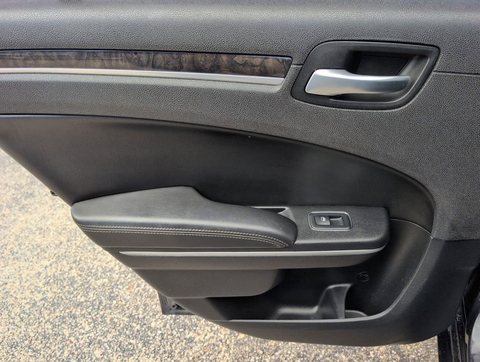 Used 2019 Chrysler 300 Limited image 32