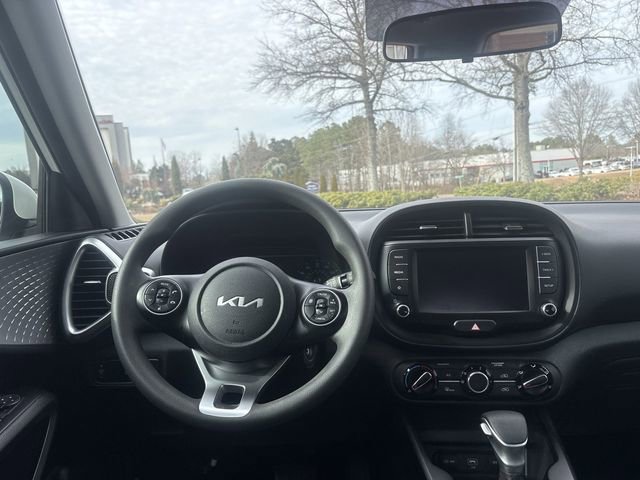 Used 2022 Kia Soul LX image 25