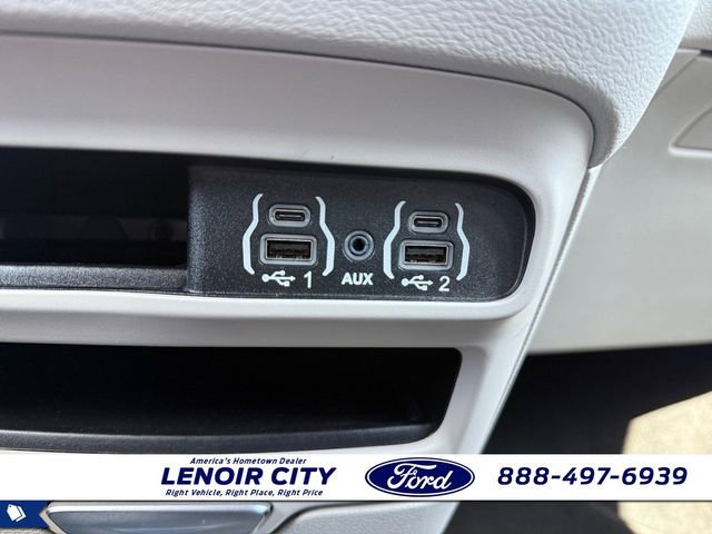 Used 2023 Chrysler Pacifica Touring-L FWD image 27