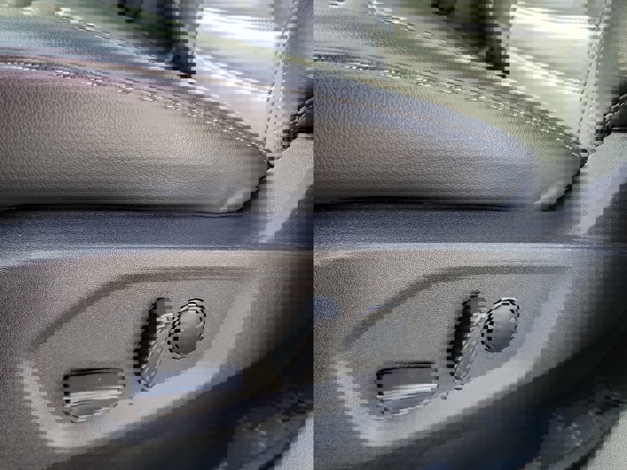 Used 2023 Ford Edge SEL image 12