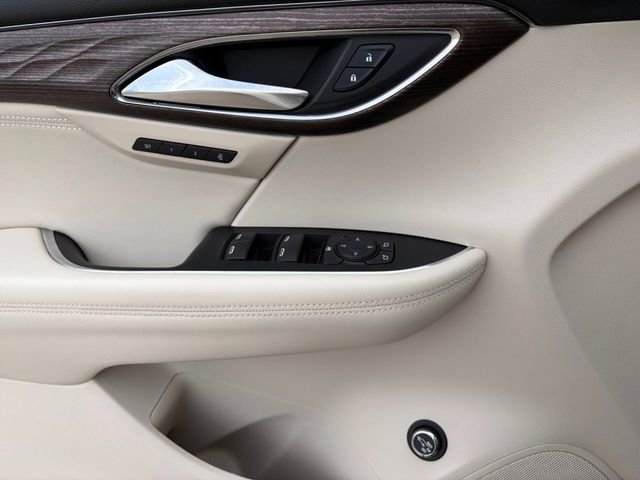 Used 2022 Buick Envision Avenir w/ Technology Package II image 4