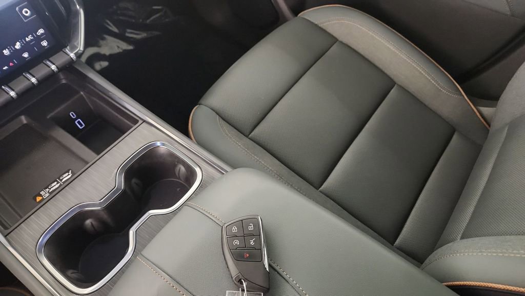 Used 2024 GMC Acadia AT4 w/ Luxury Package image 22