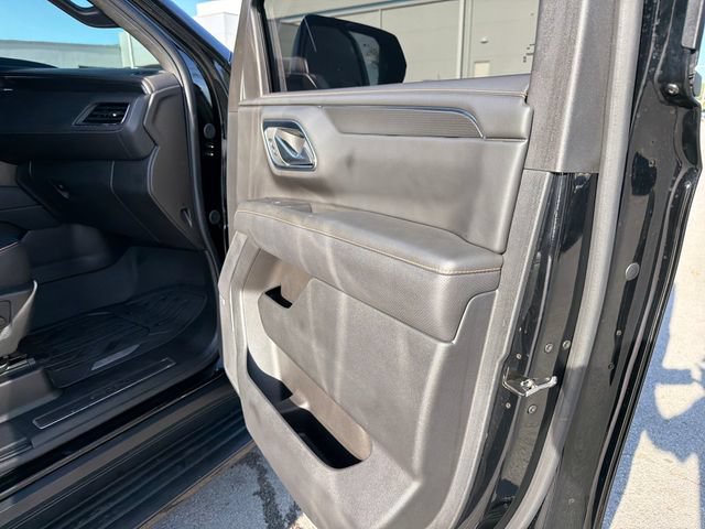Used 2024 GMC Yukon AT4 w/ Technology Package AWD/4WD image 25