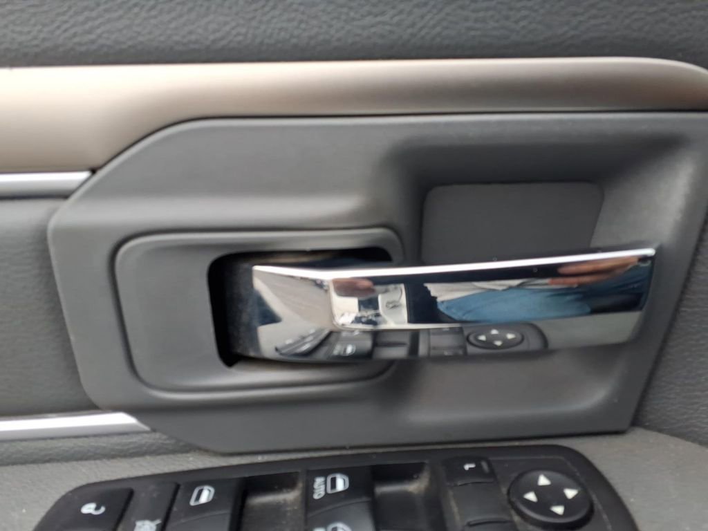 Used 2018 RAM 1500 Classic SLT image 15