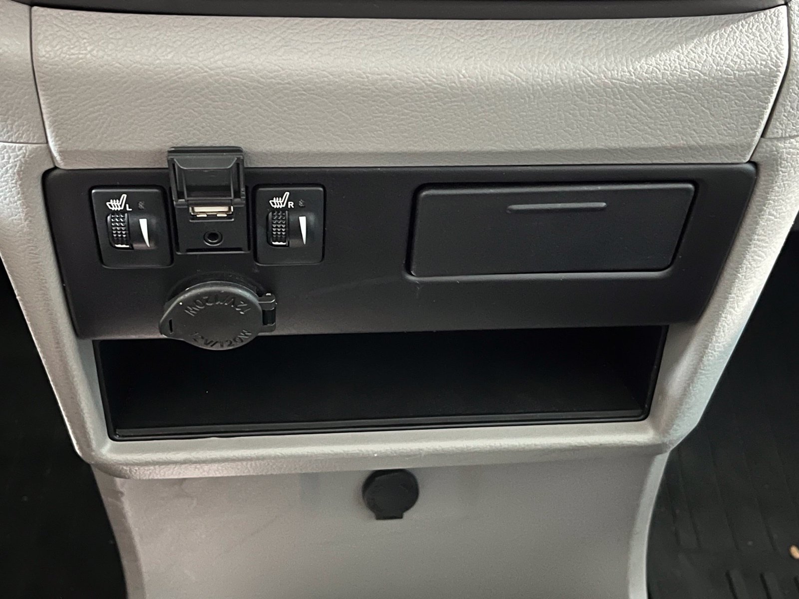 Used 2019 Toyota Sienna XLE w/ XLE Navigation Package FWD image 26