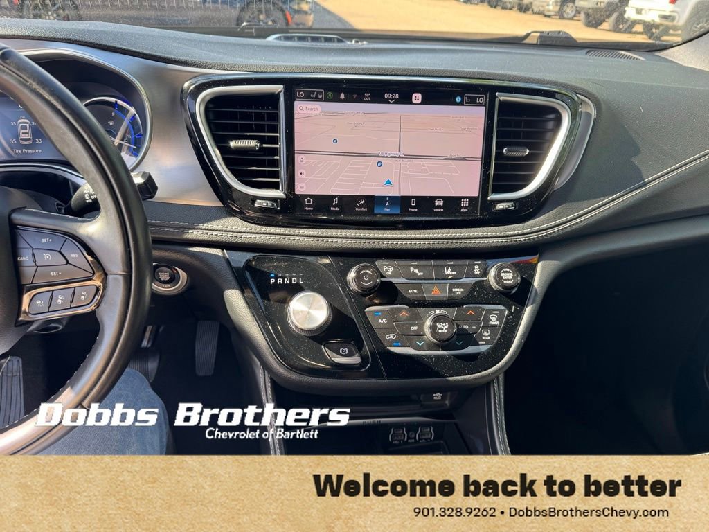 Used 2022 Chrysler Pacifica Limited w/ Uconnect Theater Family Group FWD image 22