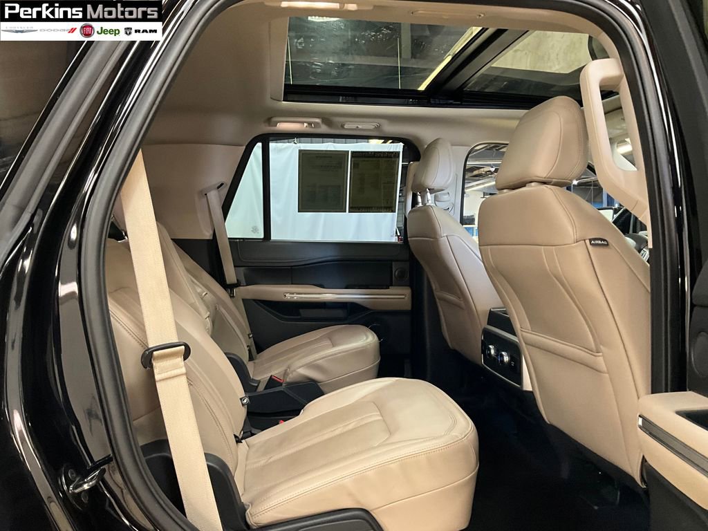 Used 2023 Ford Expedition Limited image 12