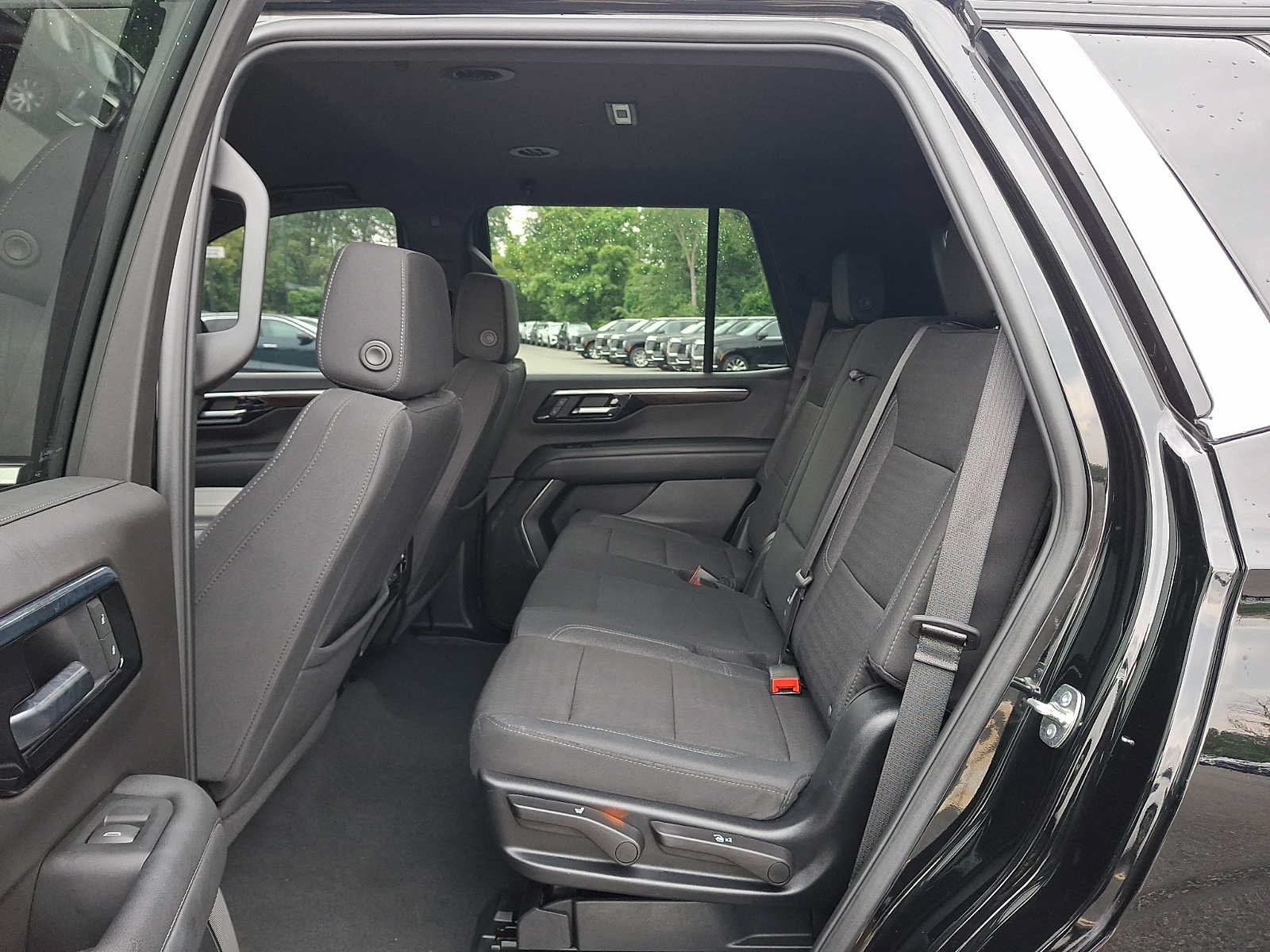 Used 2025 Chevrolet Tahoe LS AWD/4WD image 10