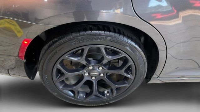 Used 2019 Chrysler 300 Touring w/ Sport Appearance Package image 22