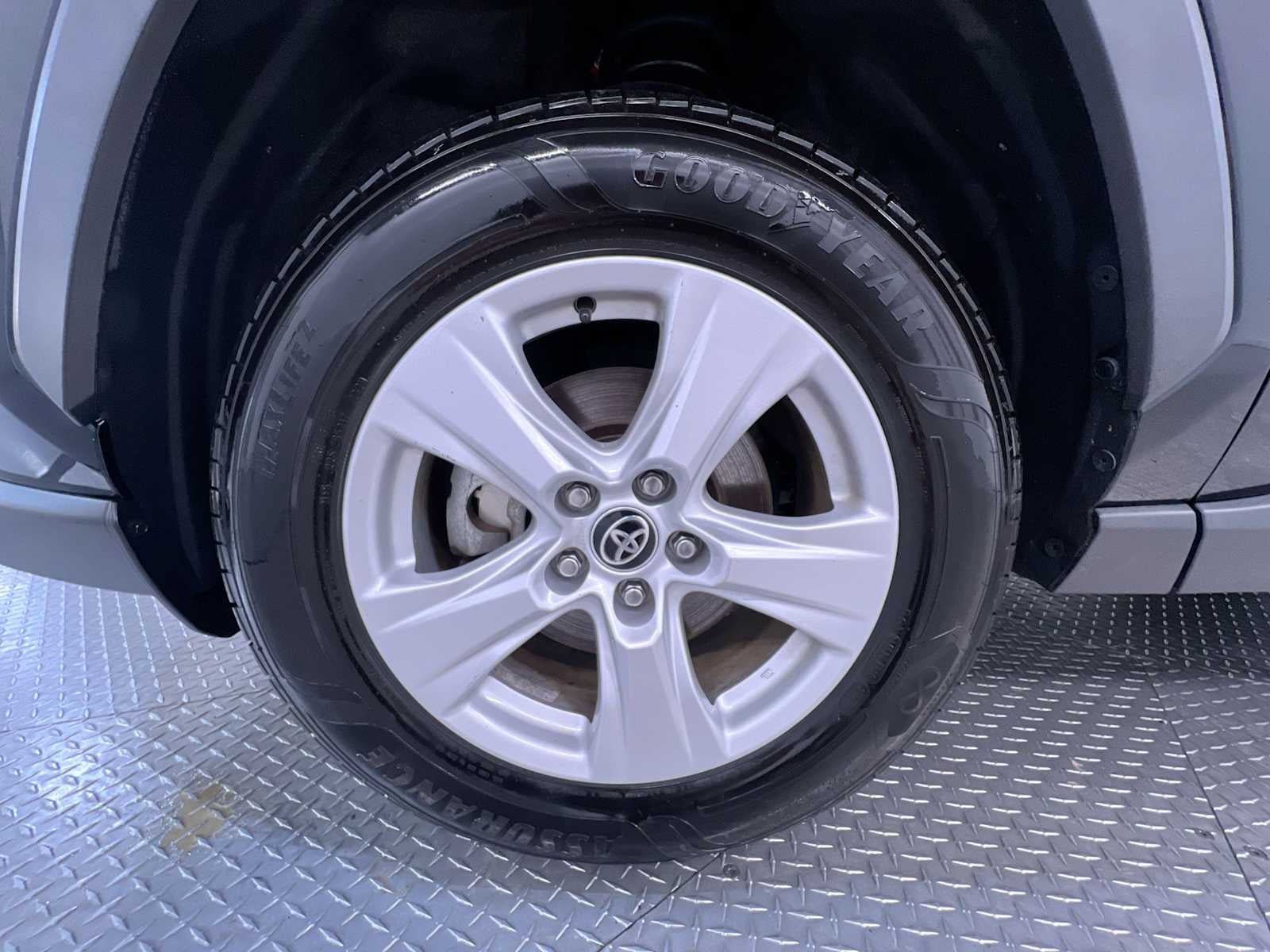 Used 2021 Toyota RAV4 XLE AWD/4WD image 10