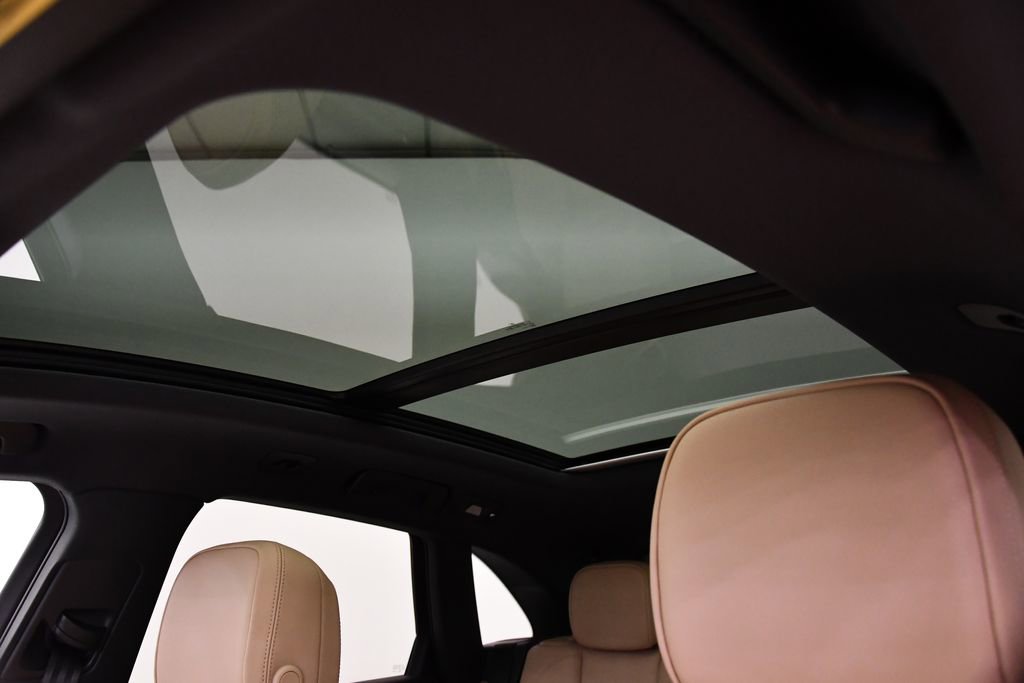 Certified 2025 Porsche Macan image 16