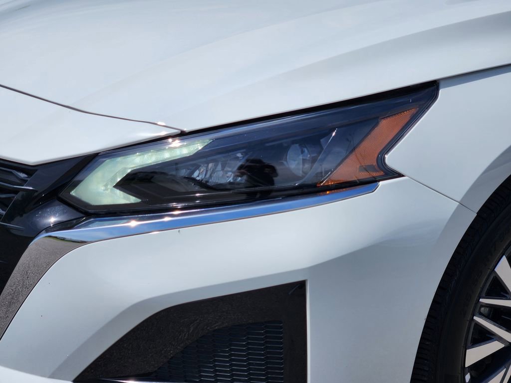 Used 2025 Nissan Altima 2.5 SV FWD image 8