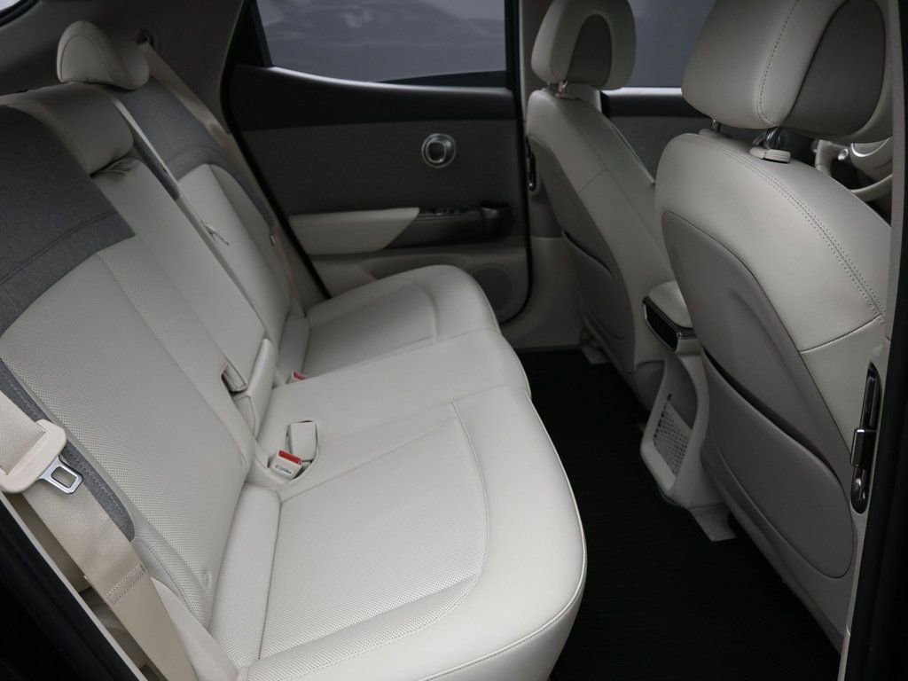 Used 2024 Genesis GV60 RWD image 33