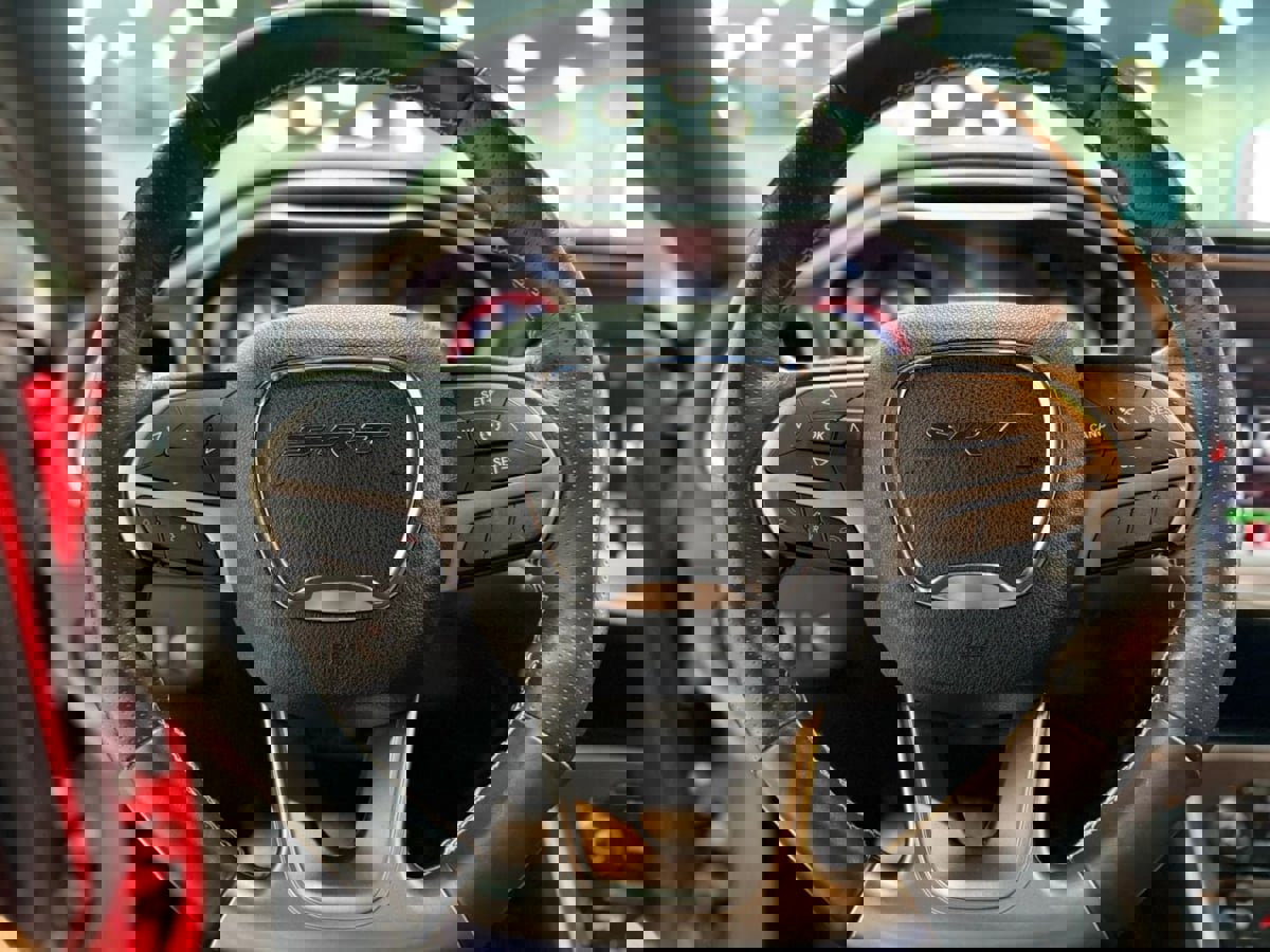 Used 2015 Dodge Challenger SRT Hellcat image 16