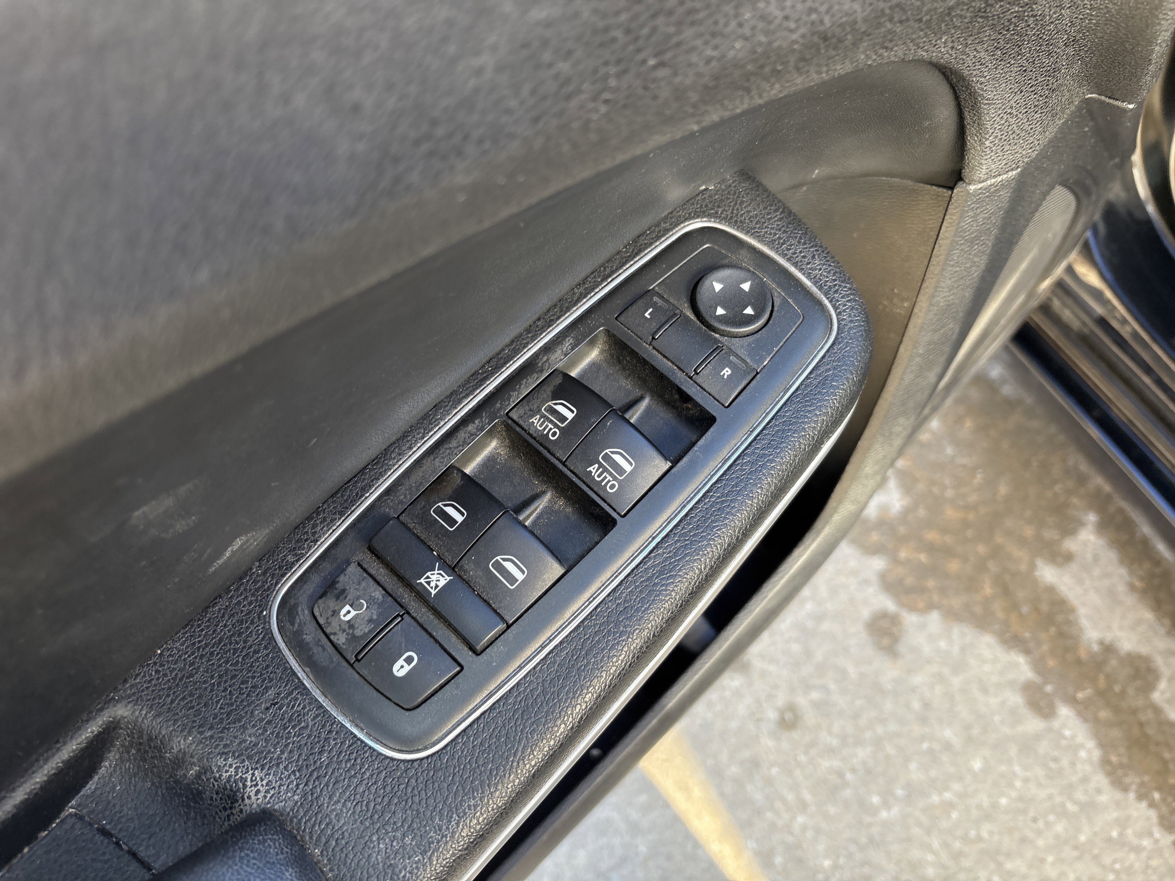 Used 2013 Chrysler 300 AWD w/ Driver Convenience Group image 13