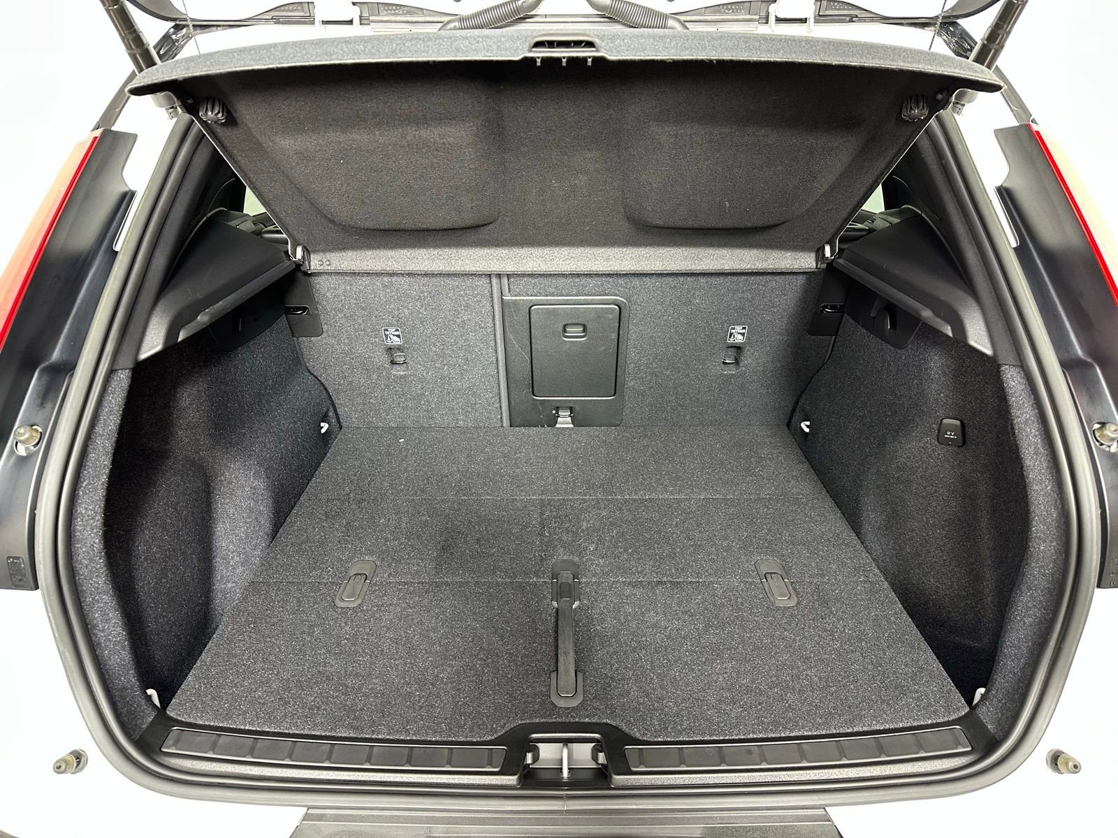 Used 2023 Volvo XC40 Recharge Plus image 27