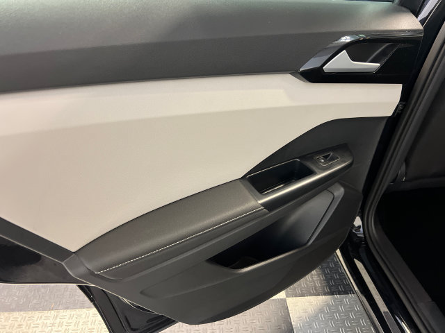Certified 2025 Volkswagen Taos S FWD image 17