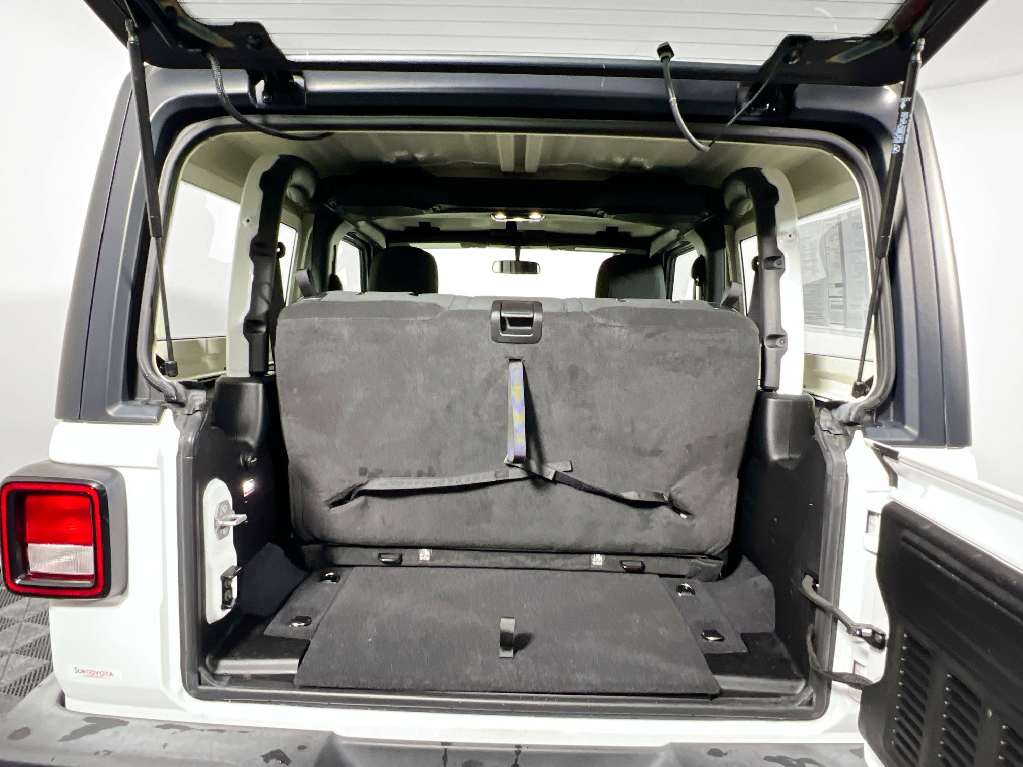 Used 2022 Jeep Wrangler Sport image 34