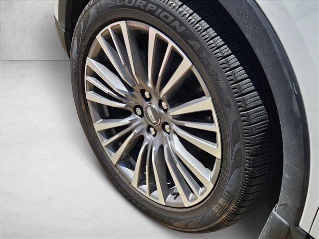 Used 2024 Cadillac XT4 Premium Luxury image 14