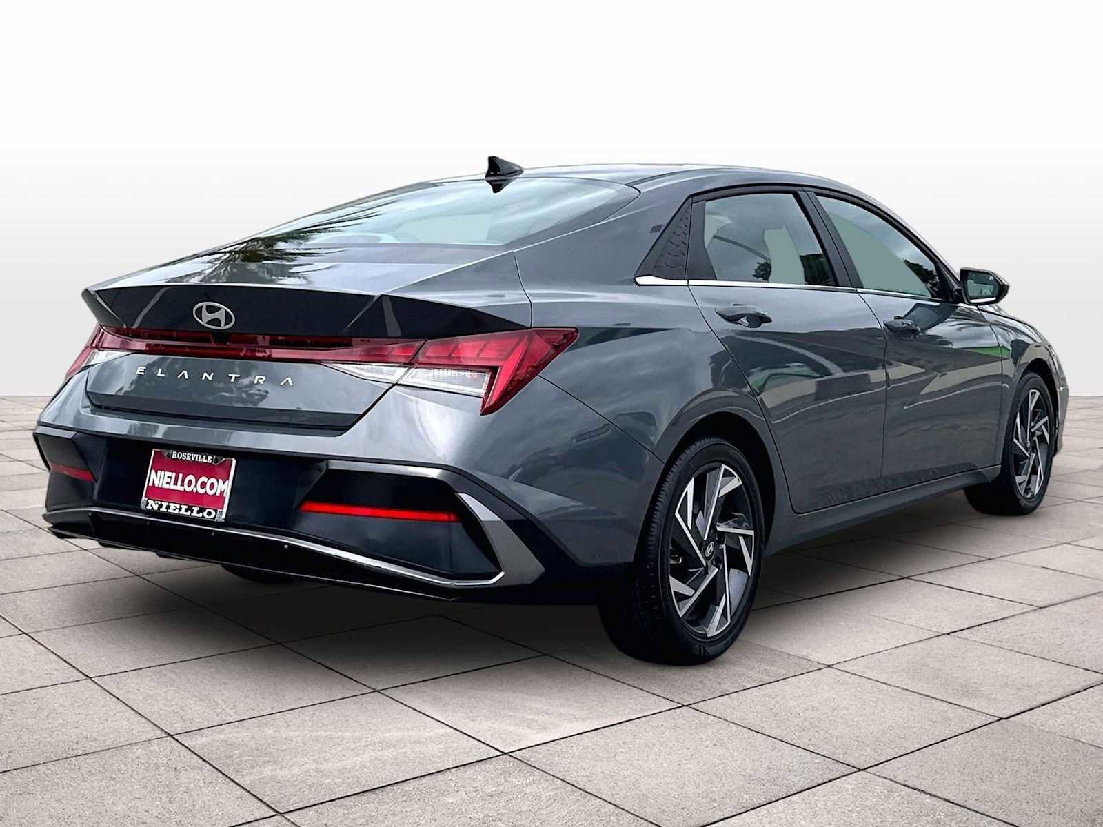 Used 2024 Hyundai Elantra SEL w/ Convenience Package FWD image 14