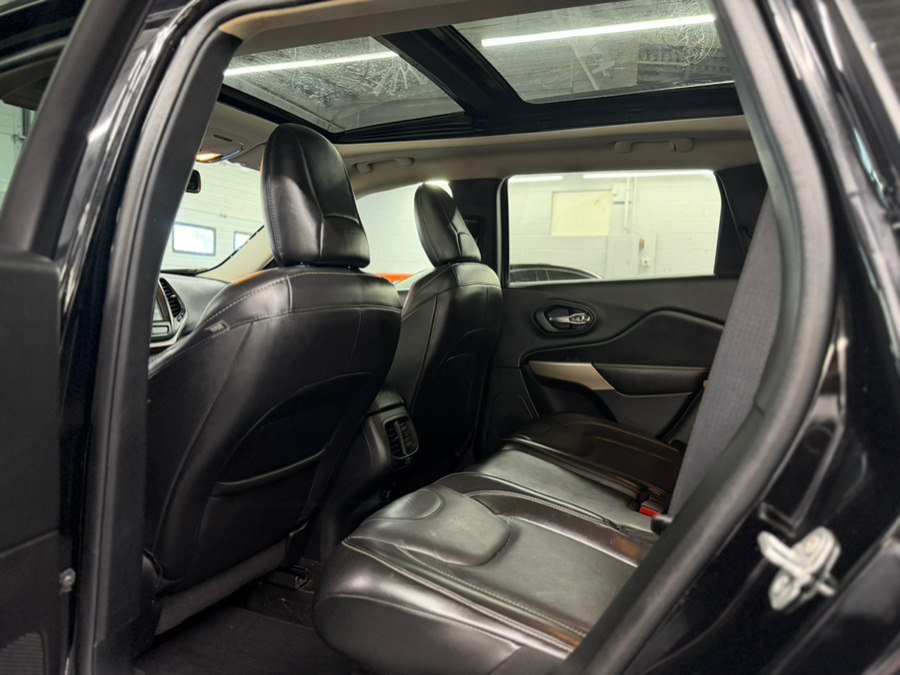Used 2018 Jeep Cherokee Limited w/ High Altitude Package AWD/4WD image 31